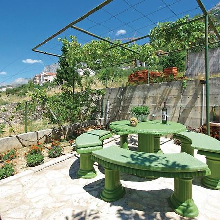 1 Bedroom Stunning Apartment In Makarska Esterno foto