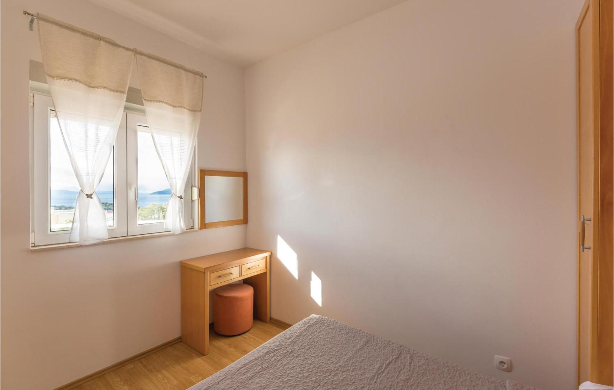 1 Bedroom Stunning Apartment In Makarska Esterno foto