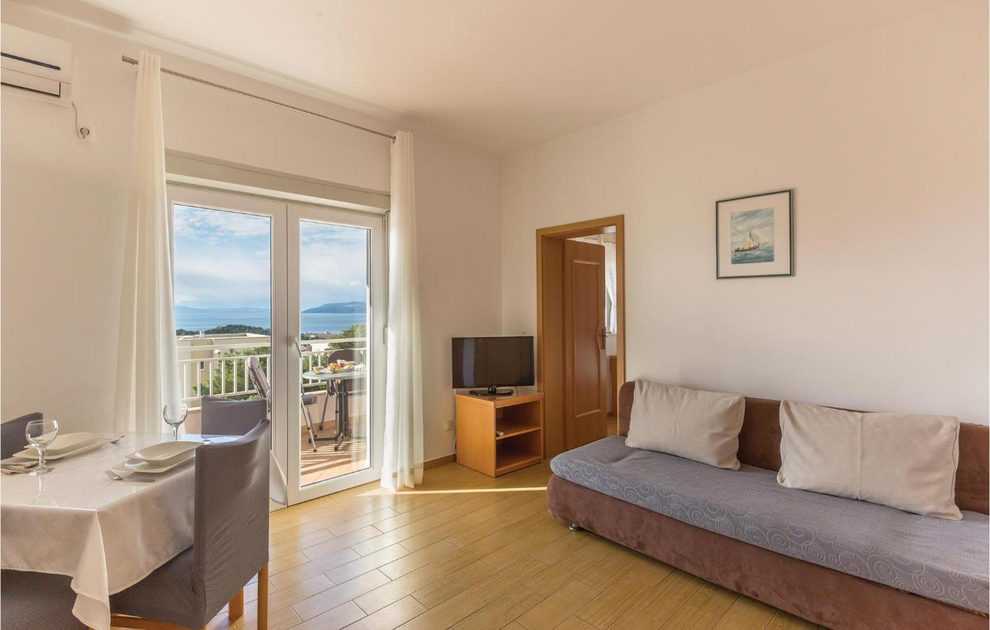 1 Bedroom Stunning Apartment In Makarska Esterno foto