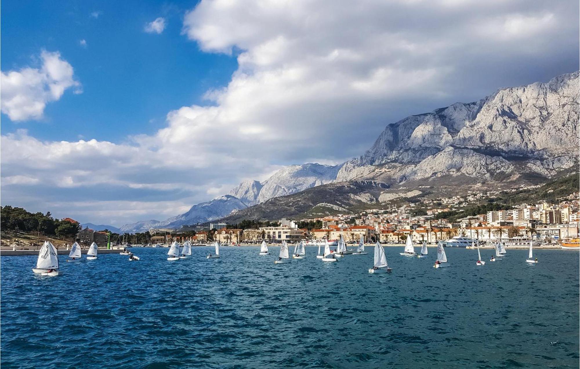 1 Bedroom Stunning Apartment In Makarska Esterno foto